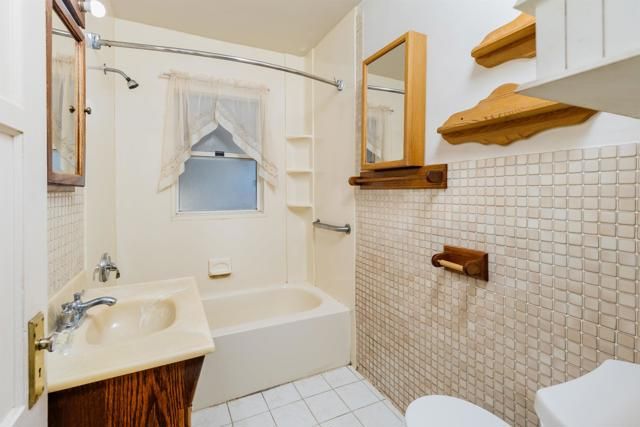 3885 King Street, La Mesa, CA 91941