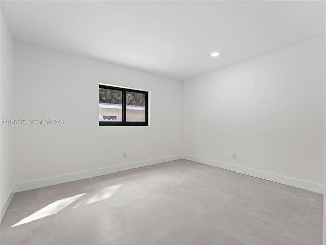 610 NE 164th Ter, Miami, FL 33162