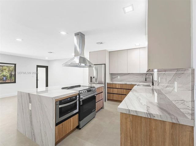 610 NE 164th Ter, Miami, FL 33162
