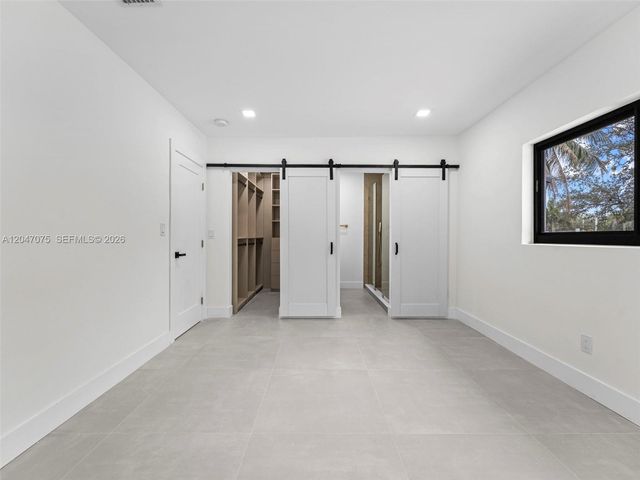 610 NE 164th Ter, Miami, FL 33162