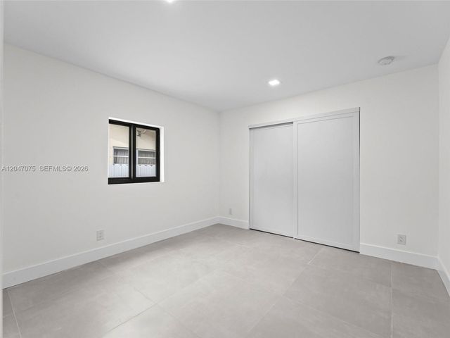 610 NE 164th Ter, Miami, FL 33162