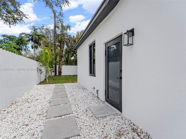 610 NE 164th Ter, Miami, FL 33162
