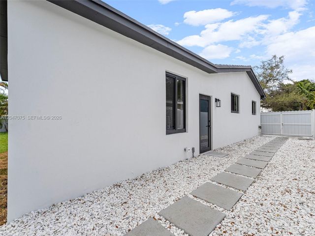 610 NE 164th Ter, Miami, FL 33162