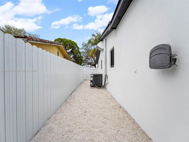 610 NE 164th Ter, Miami, FL 33162