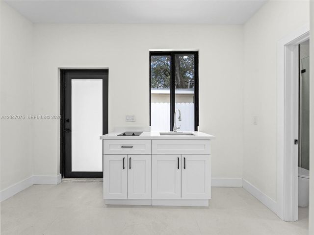 610 NE 164th Ter, Miami, FL 33162