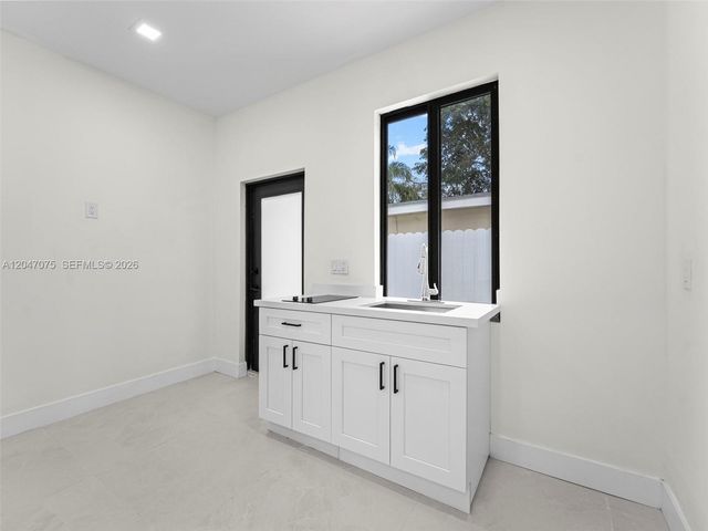610 NE 164th Ter, Miami, FL 33162