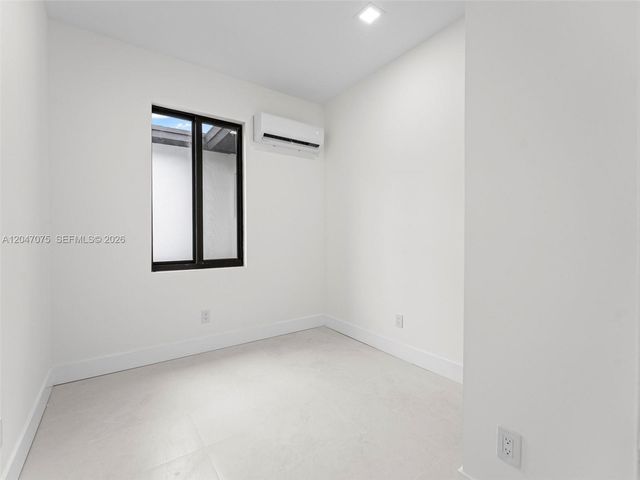 610 NE 164th Ter, Miami, FL 33162