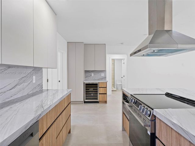 610 NE 164th Ter, Miami, FL 33162
