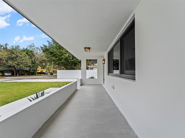 610 NE 164th Ter, Miami, FL 33162