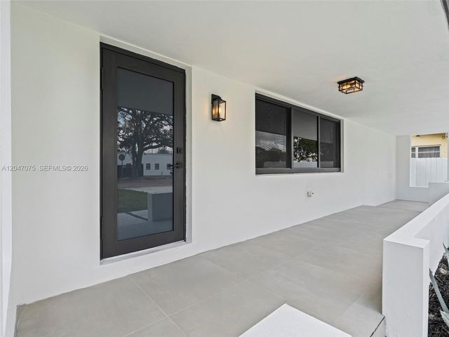 610 NE 164th Ter, Miami, FL 33162