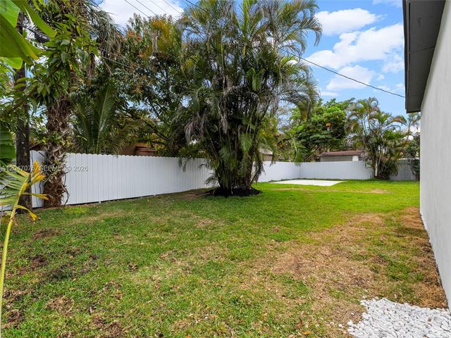 610 NE 164th Ter, Miami, FL 33162