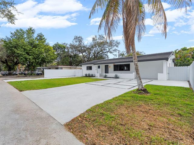 610 NE 164th Ter, Miami, FL 33162