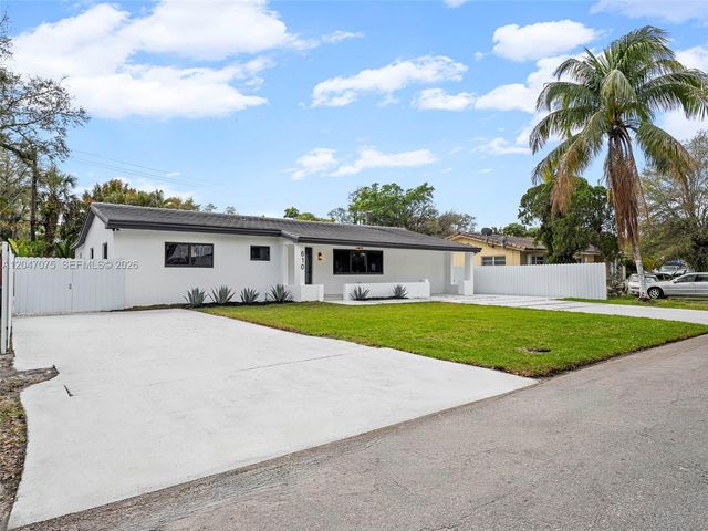610 NE 164th Ter, Miami, FL 33162