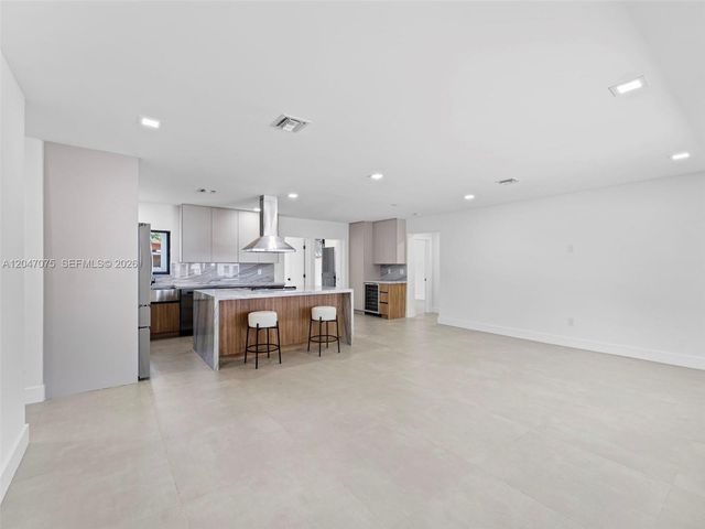 610 NE 164th Ter, Miami, FL 33162