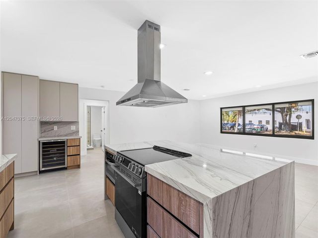610 NE 164th Ter, Miami, FL 33162