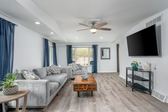 3215 Garfield Street, Clinton, IA 52732