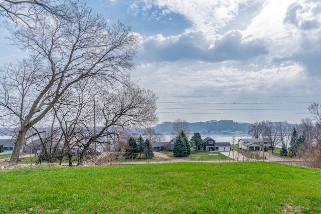 3215 Garfield Street, Clinton, IA 52732