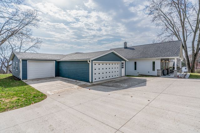 3215 Garfield Street, Clinton, IA 52732