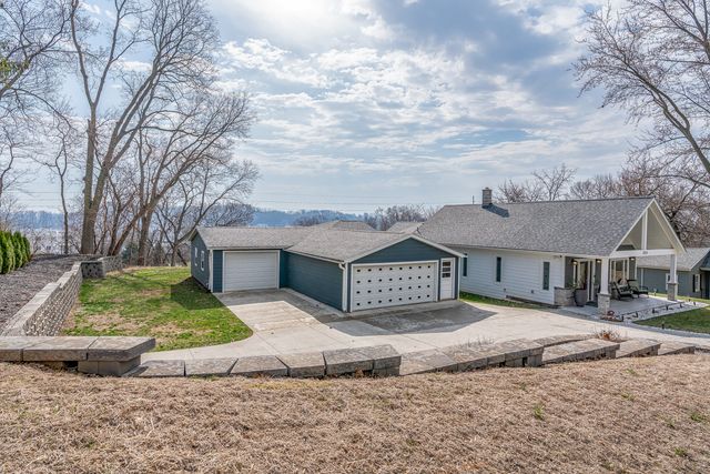 3215 Garfield Street, Clinton, IA 52732