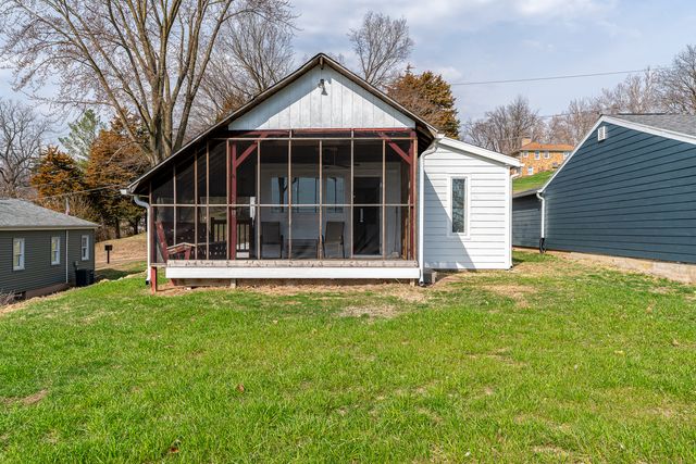 3215 Garfield Street, Clinton, IA 52732