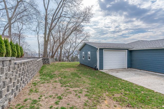 3215 Garfield Street, Clinton, IA 52732