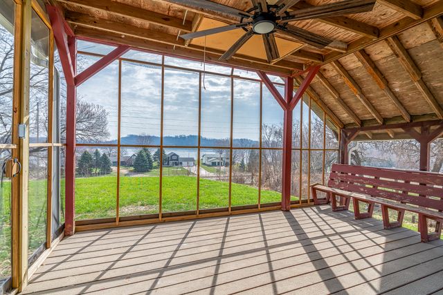 3215 Garfield Street, Clinton, IA 52732