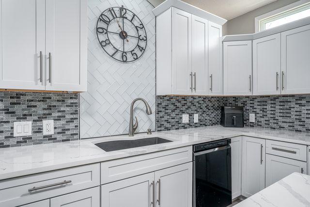 3215 Garfield Street, Clinton, IA 52732