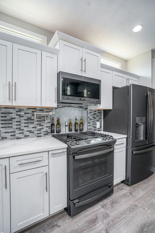 3215 Garfield Street, Clinton, IA 52732