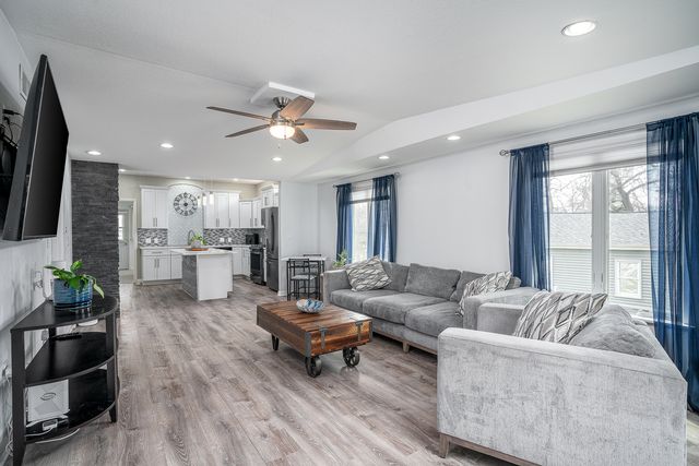 3215 Garfield Street, Clinton, IA 52732