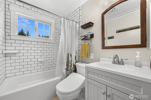 7530 Woodland Drive, Ferndale, WA 98248