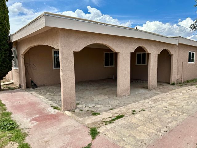 1427 VITO ROMERO Road SW, Albuquerque, NM 87105