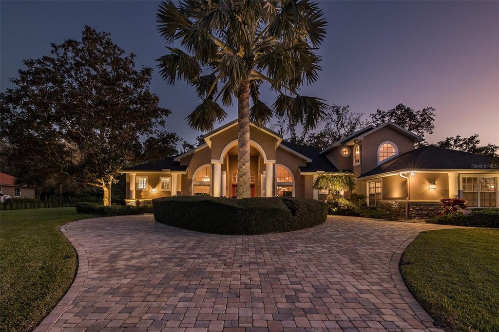 Image 2 of property listing at 1226 OAK MEADOW POINT, New Port Richey, FL 34655