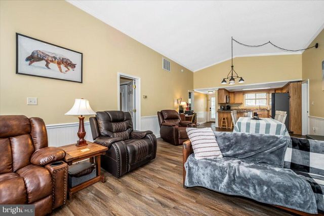 17 CANADA GOOSE LN, Hedgesville, WV 25427