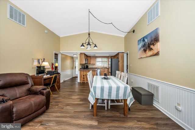 17 CANADA GOOSE LN, Hedgesville, WV 25427