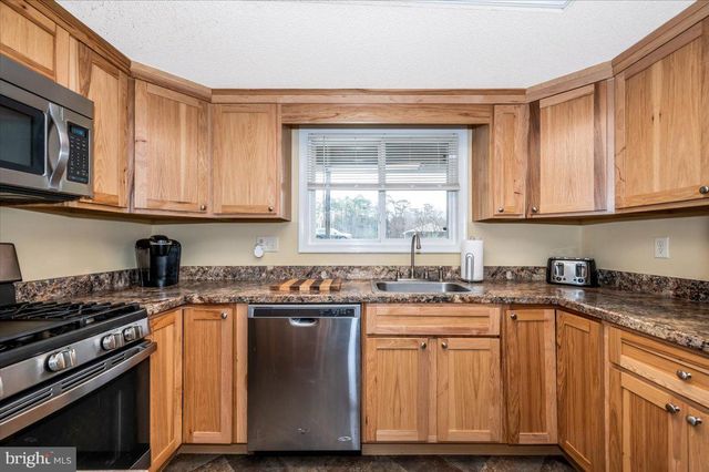 17 CANADA GOOSE LN, Hedgesville, WV 25427