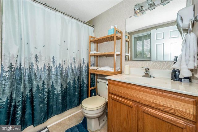 17 CANADA GOOSE LN, Hedgesville, WV 25427