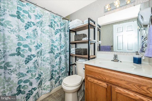 17 CANADA GOOSE LN, Hedgesville, WV 25427