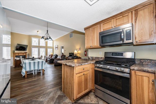 17 CANADA GOOSE LN, Hedgesville, WV 25427