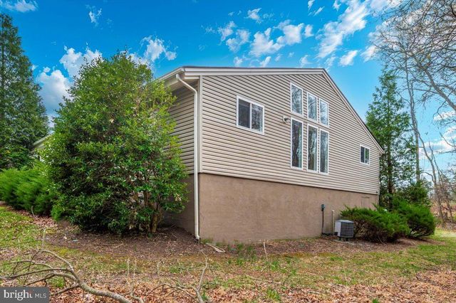 17 CANADA GOOSE LN, Hedgesville, WV 25427