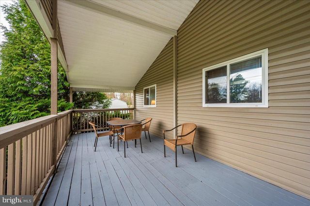 17 CANADA GOOSE LN, Hedgesville, WV 25427