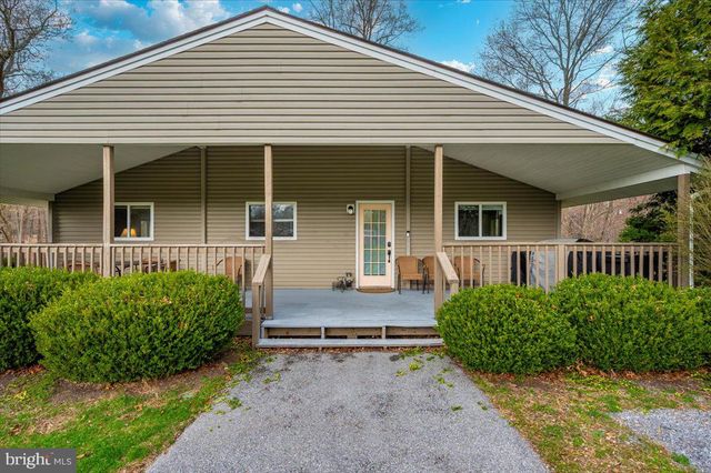 17 CANADA GOOSE LN, Hedgesville, WV 25427