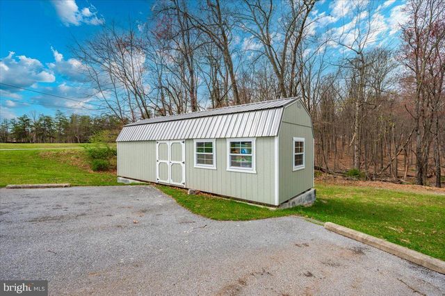 17 CANADA GOOSE LN, Hedgesville, WV 25427