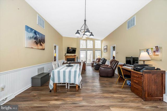 17 CANADA GOOSE LN, Hedgesville, WV 25427