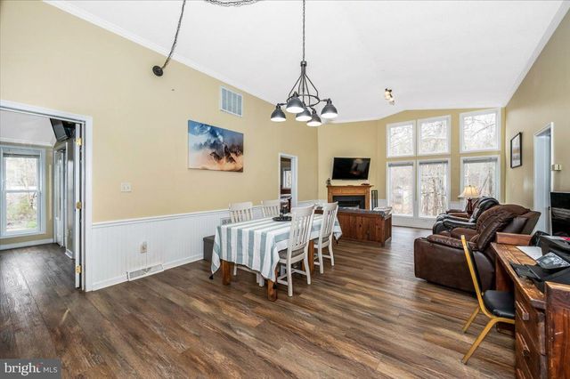 17 CANADA GOOSE LN, Hedgesville, WV 25427