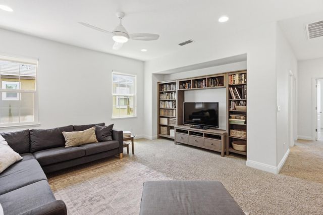 944 Station House Ln, Rocklin, CA 95765