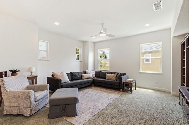 944 Station House Ln, Rocklin, CA 95765
