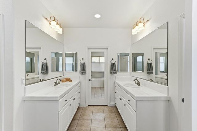 944 Station House Ln, Rocklin, CA 95765