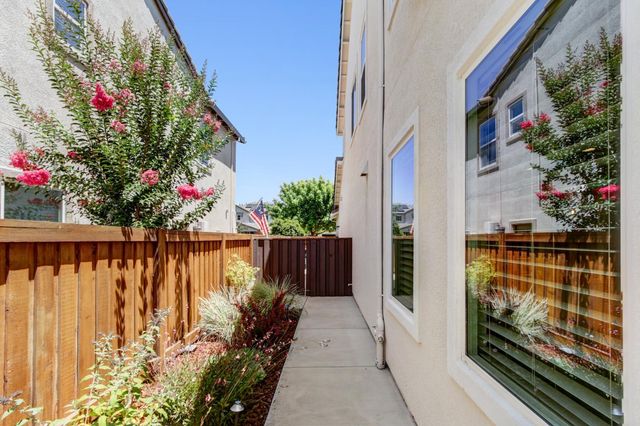 944 Station House Ln, Rocklin, CA 95765