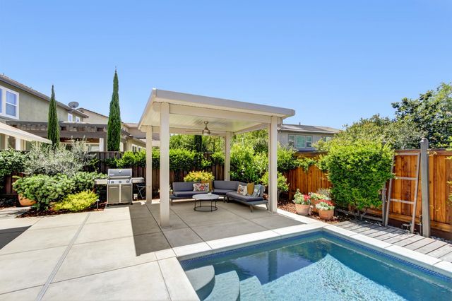 944 Station House Ln, Rocklin, CA 95765