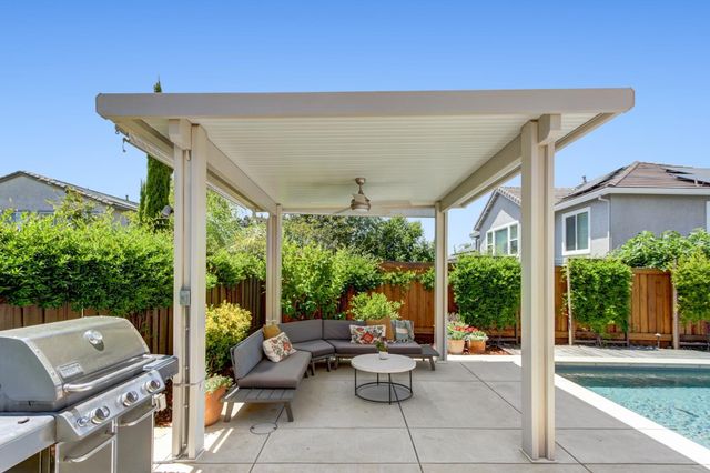 944 Station House Ln, Rocklin, CA 95765